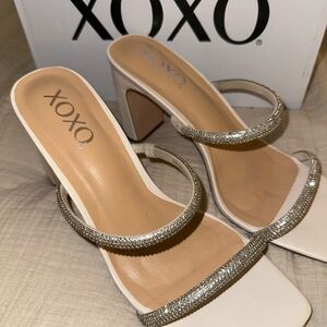 XOXO Women's Silver and Cream Heeled Sandals
